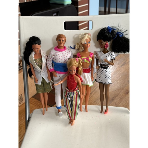 Vintage Mattel Barbies Form Early 80s To Late 80s  With Clothes Good Condition